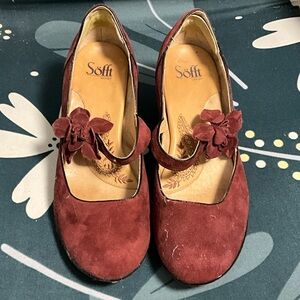 Suede dressy pump-comfort